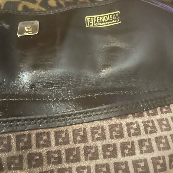 Excellent condition Rare Fendi soft Crossbody Bag with Iconic Pattern - Picture 5 of 13